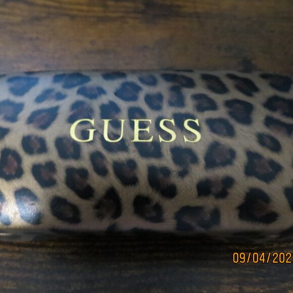 Guess 2327 Cheetah Print Frames with matching case and cleaning cloth - Picture 9 of 11